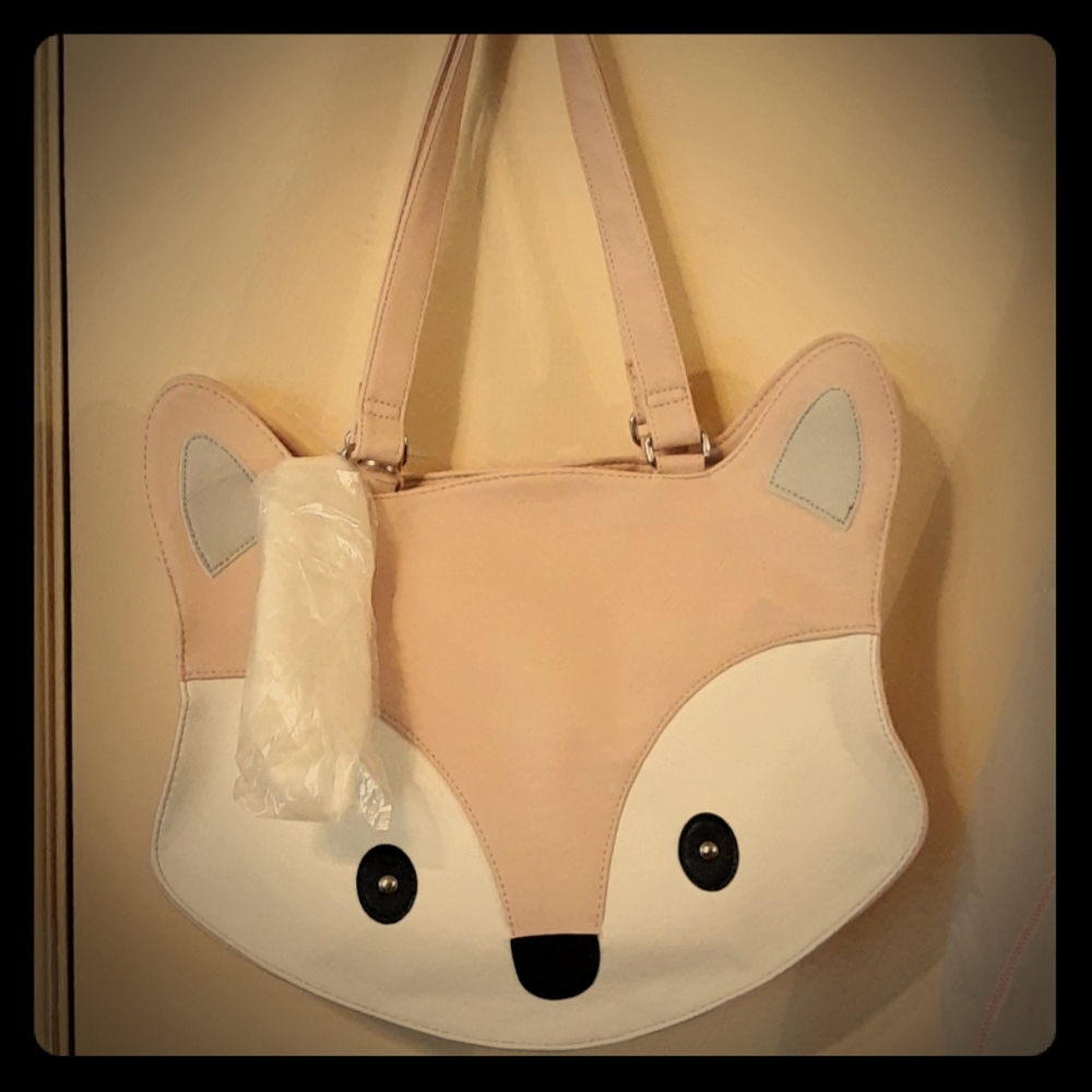BRAND NEW Fox 🦊 Purse with fuzzy tail charm/chain